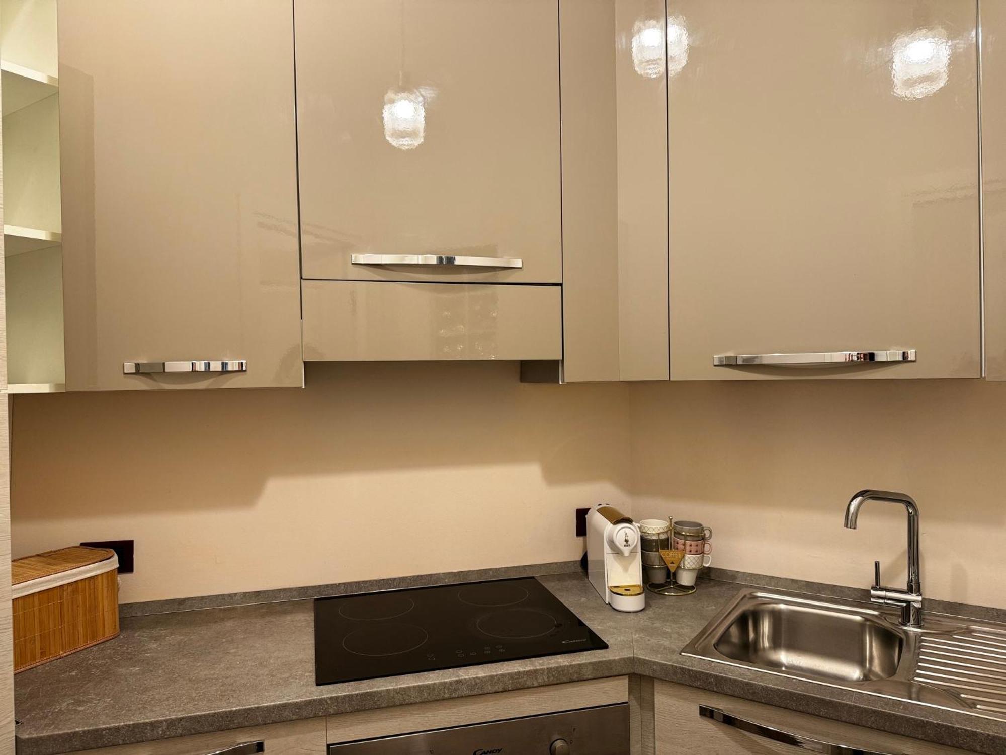 Regina Milano In Verona - Sky Tv, Wifi E Breakfast Box Apartment Bagian luar foto