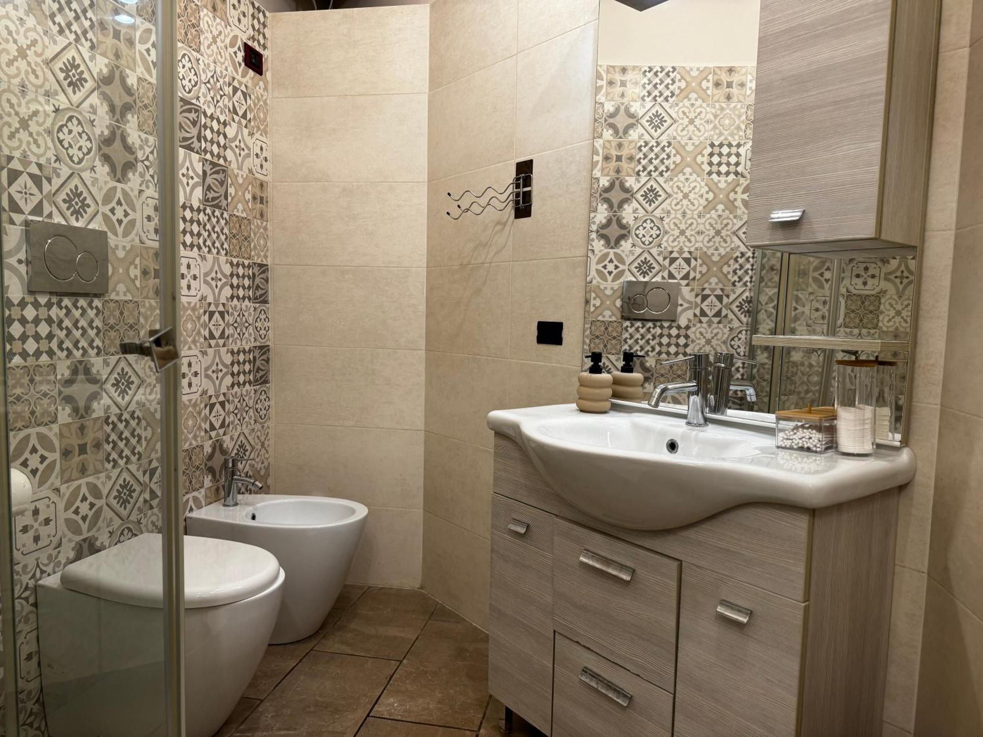 Regina Milano In Verona - Sky Tv, Wifi E Breakfast Box Apartment Bagian luar foto