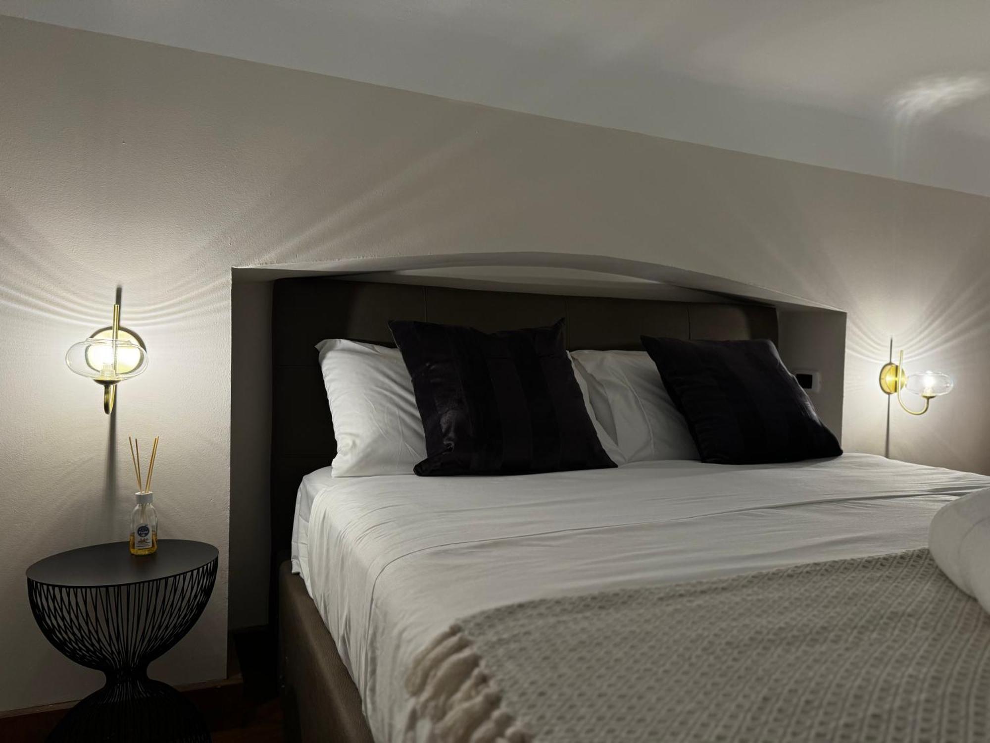 Regina Milano In Verona - Sky Tv, Wifi E Breakfast Box Apartment Bagian luar foto