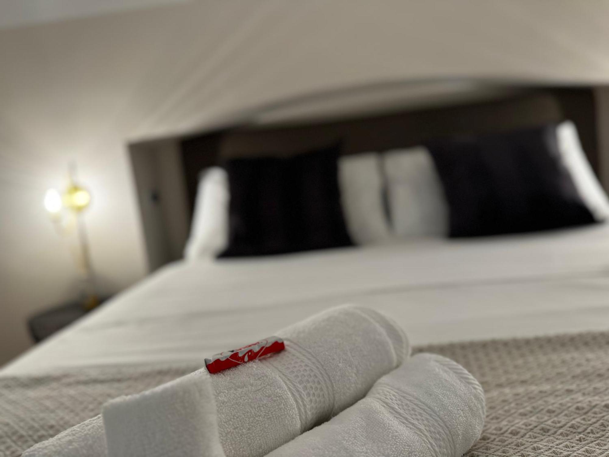Regina Milano In Verona - Sky Tv, Wifi E Breakfast Box Apartment Bagian luar foto