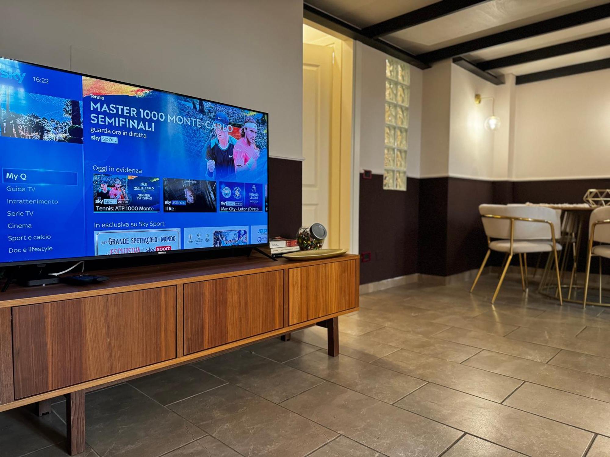 Regina Milano In Verona - Sky Tv, Wifi E Breakfast Box Apartment Bagian luar foto